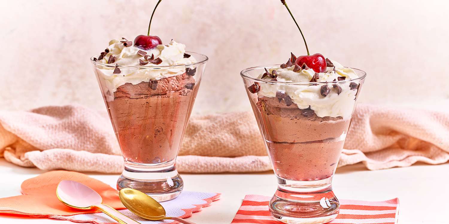 chocolate mousse in small glass cups