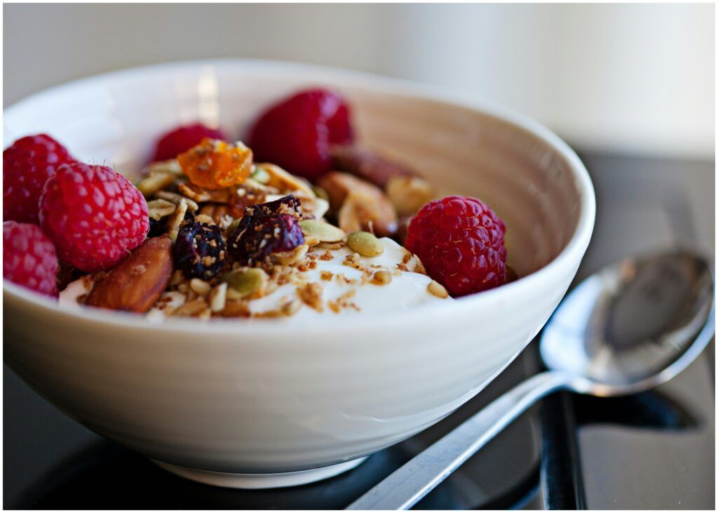 best foods to immune system -yogurt with berries